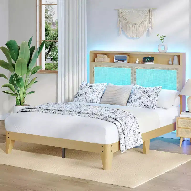 Cadre de lit LED COZONY avec tête de lit en rotin, éclairage RGB intégré avec fonction de charge et espace de rangement
